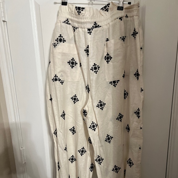House of Harlow 1960 Cream and Black Patterned Pants - Picture 6 of 12